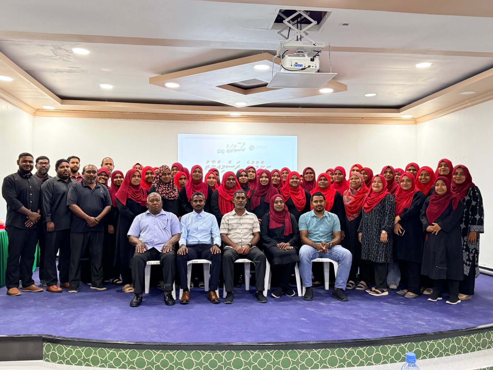 ފ. ނިލަންދޫގައި ކުރިއަށްގެންދިޔަ 45 ދުވަހުގެ ފިޓްނަސް ޕްރޮގްރާމް ނިންމުމުގެ ރަސްމިއްޔާތު ކުލަގަދަކޮށް ބާއްވައިފި