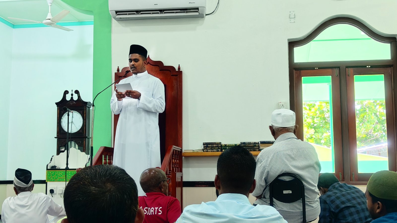 މި ހަފްތާ ހުކުރު ކުރީ ޒުވާން ޚަތީބު، އަބްސަމް.