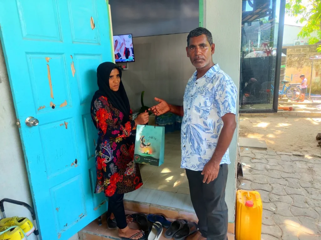 ޢީދު ހަދިޔާ ދިނުން