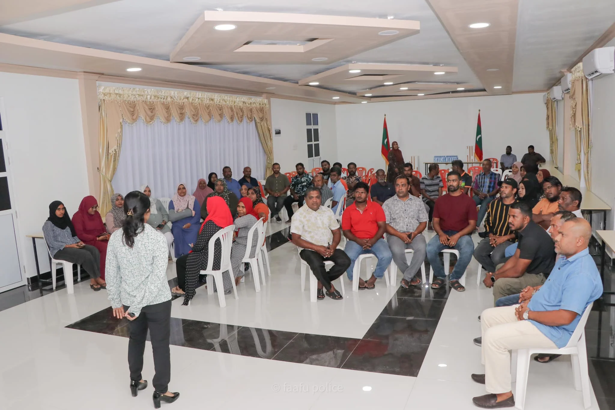 ނަފްސާނީ ދުޅަހެޔޮކަމަށް މުވައްޒަފުން ހޭލުންތެރިކުރުވުމުގެ ޕްރޮގްރާމެއް ބާއްވައިފި.