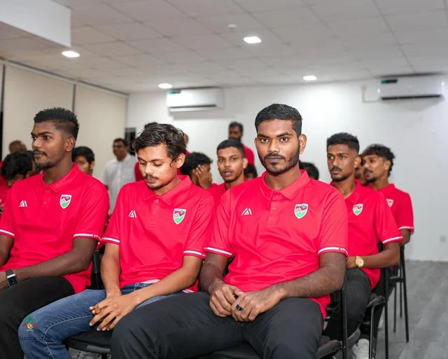 ސާފް ޗެމްޕިއަންޝިޕް ފުޓްބޯޅަ މުބާރާތުގެ 20 އަހަރުން ދަށުގެ ދިވެހިރާއްޖޭގެ ޤައުމީ ޓީމުގައި ނިލަންދޫގެ ދަރިއެއް.