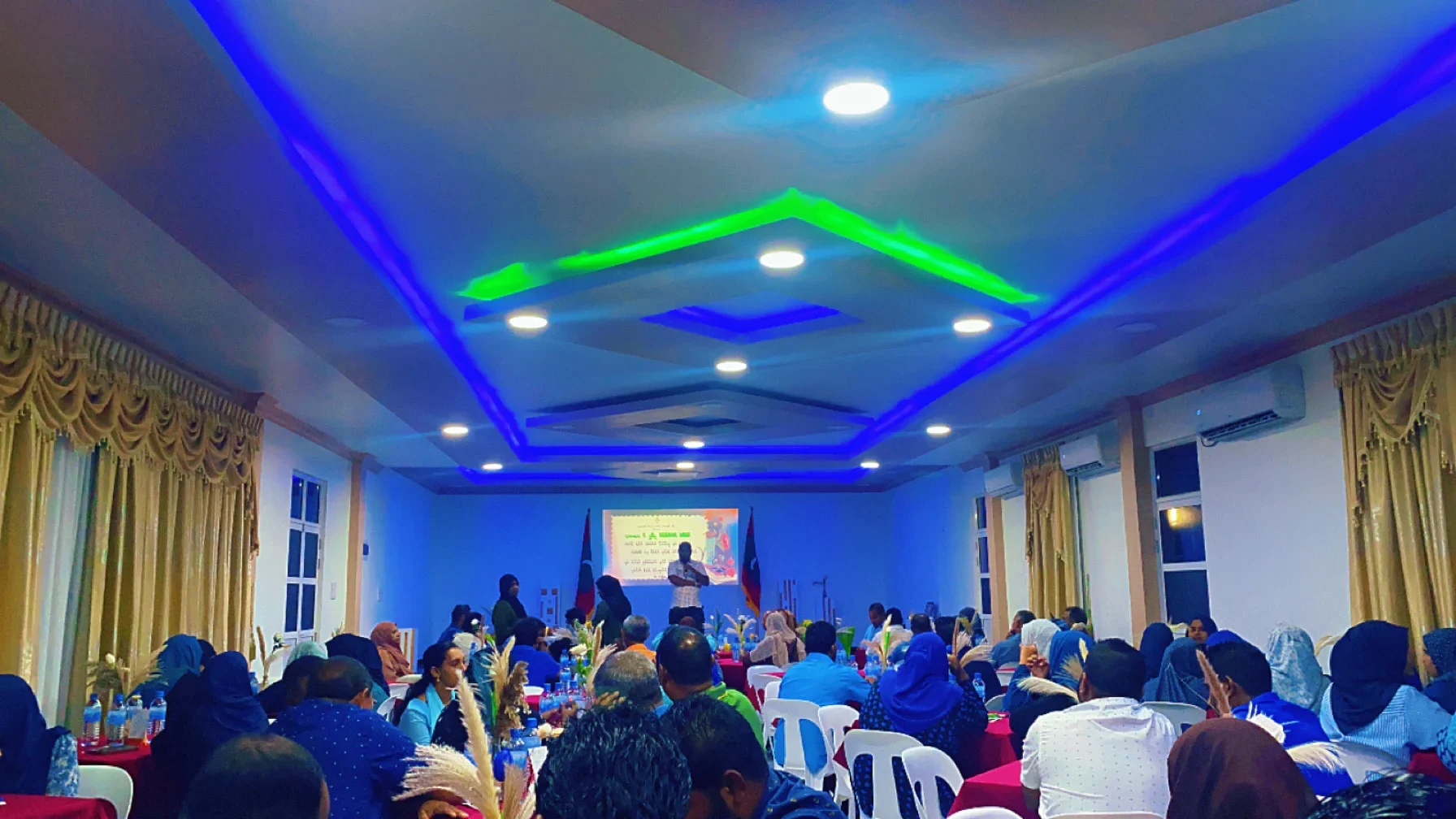 ނިލަންދޫ ކައުންސިލުން އިސްނަގައިގެން ޓީޗަރުންގެ ދުވަސް ފާހަގަ ކޮށްފި.