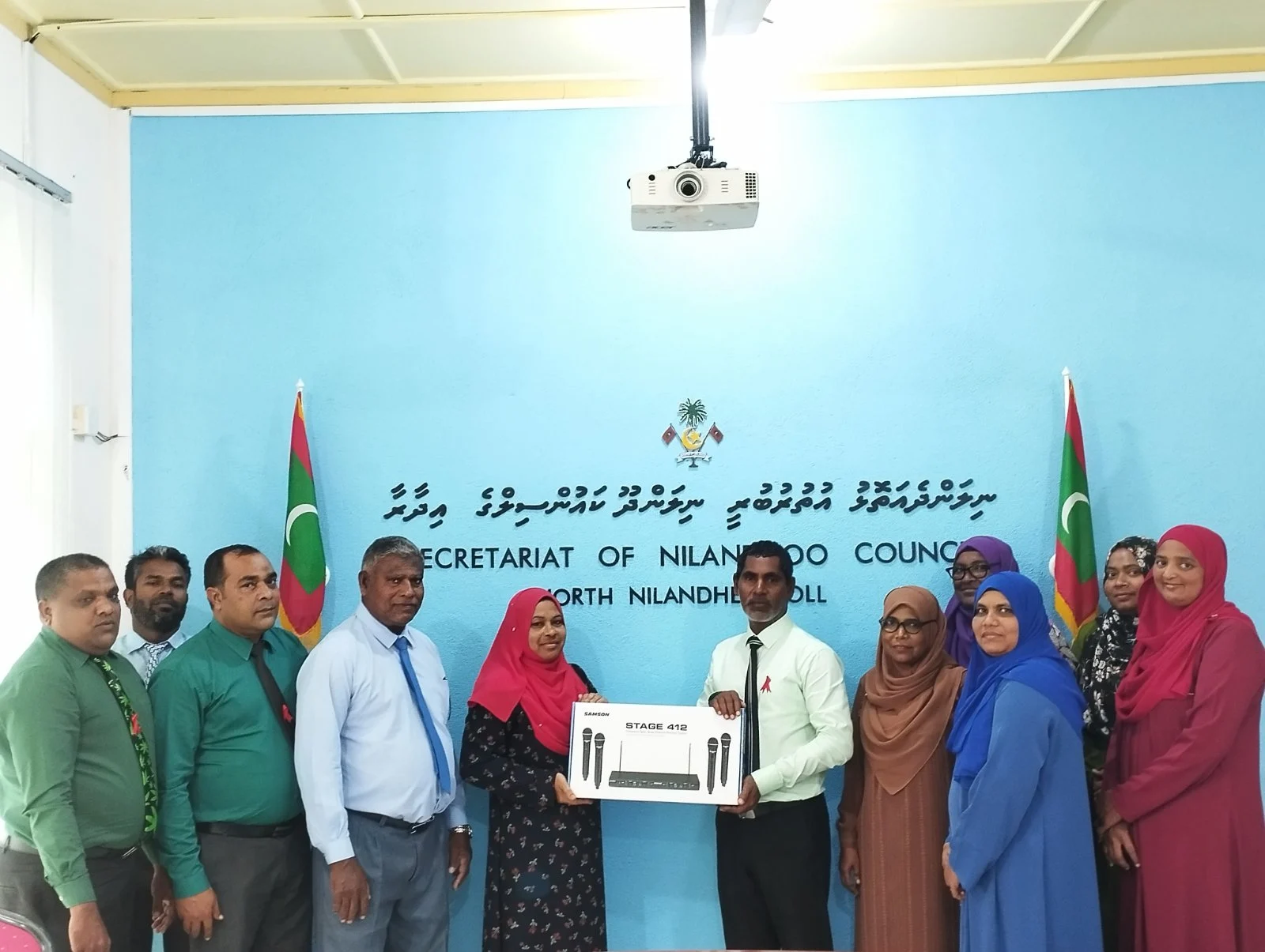 ފ.ނިލަންދޫ ކައުންސިލް މުވައްޒަފުންގެ ކުލަބު ”ފާންކުރި ކުލަބު“ ގެ ފަރާތުން ކައުންސިލްއިދާރާއަށް މައިކު ސިސްޓަމަކާއި ސައުންޑް ސިސްޓަމެއް ހަދިޔާކޮށްފި.