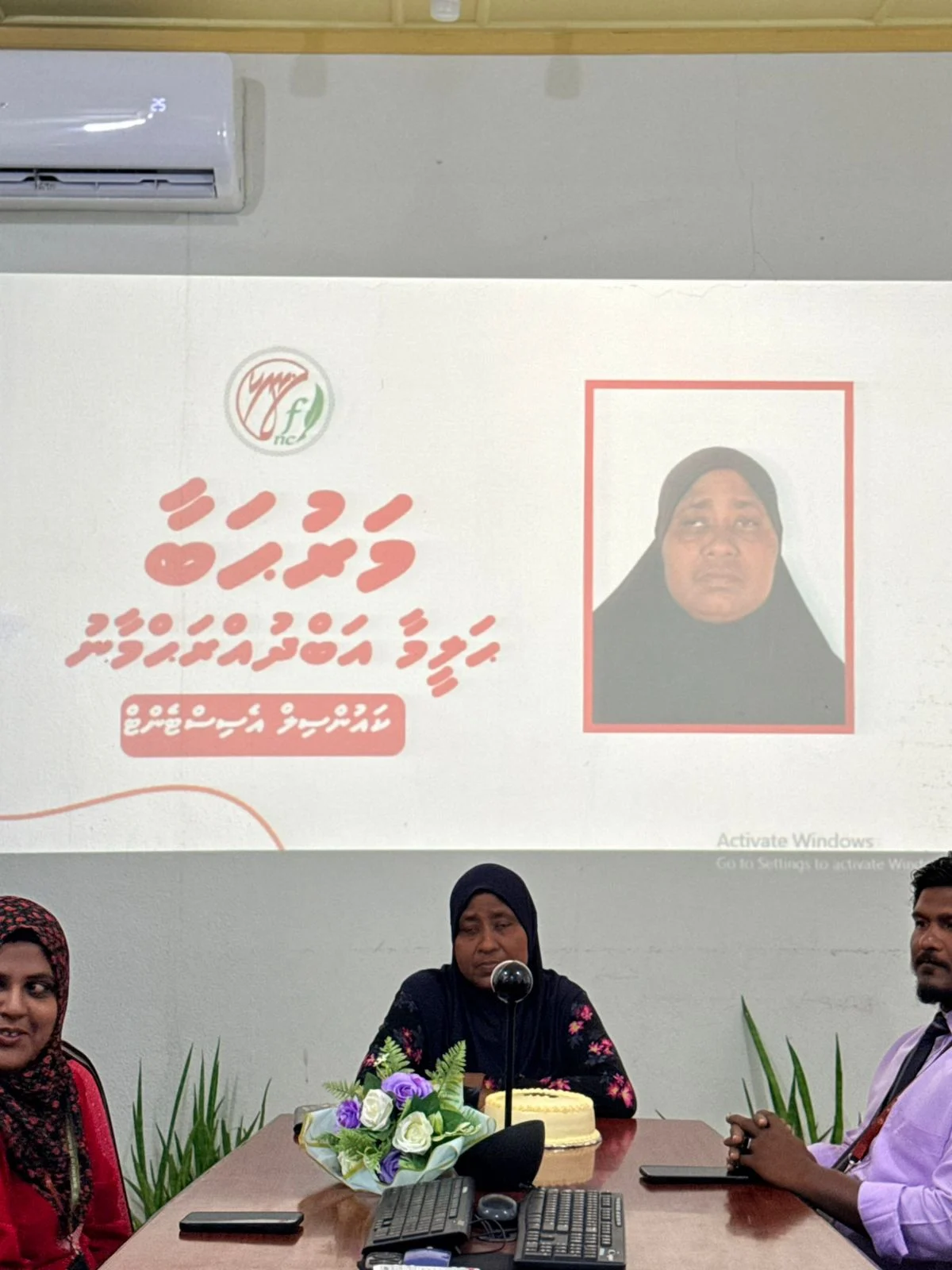 ޚާއްސަ އެހީއަށް ބޭނުންވާ، ވަޒީފާ އަދާކުރަން ޝައުގުވެރިވާ ފަރާތްތަކަށް، ދައުލަތުގެ ތެރެއިން ވަޒީފާ ޔަގީންކޮށް ދިނުން