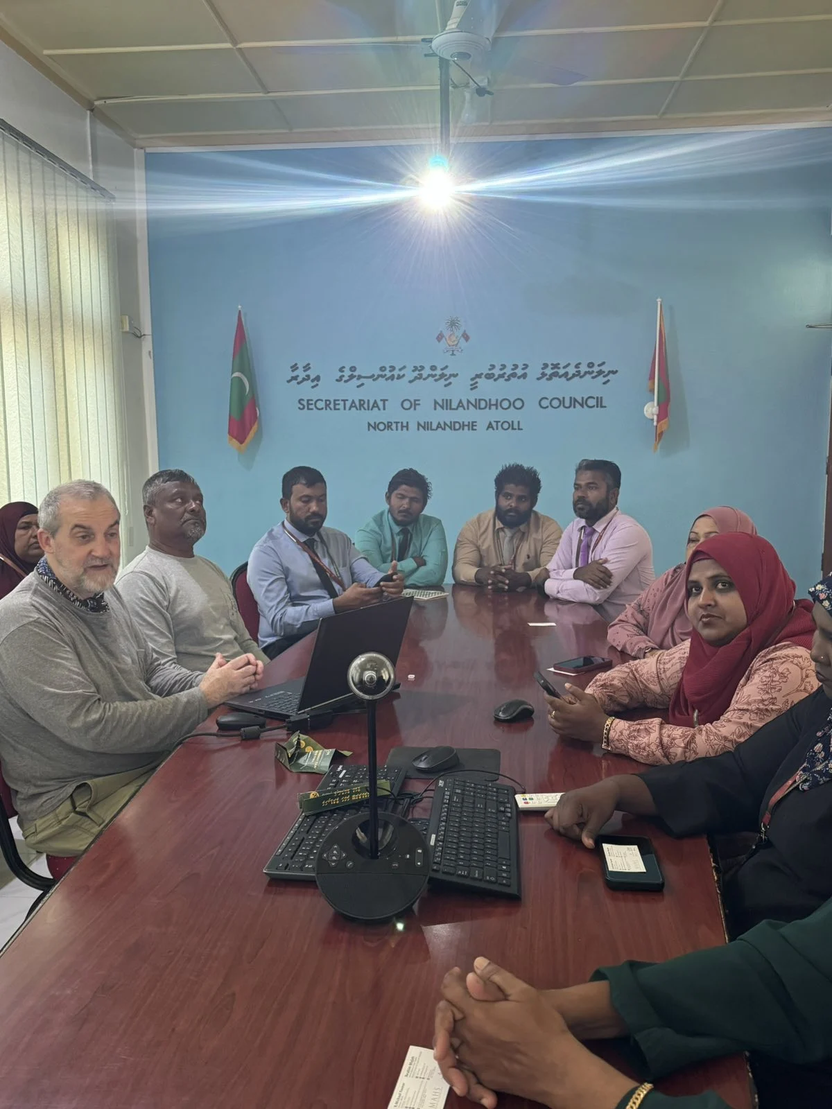 MAHS އިން ފ. އާސާރީ ސަރަޙައްދު ދިރާސާކުރުމާއި ގުޅޭ މަޢުލޫމާތު ކައުންސިލުގެ މުވައްޒަފުންނަށް ދިނުން