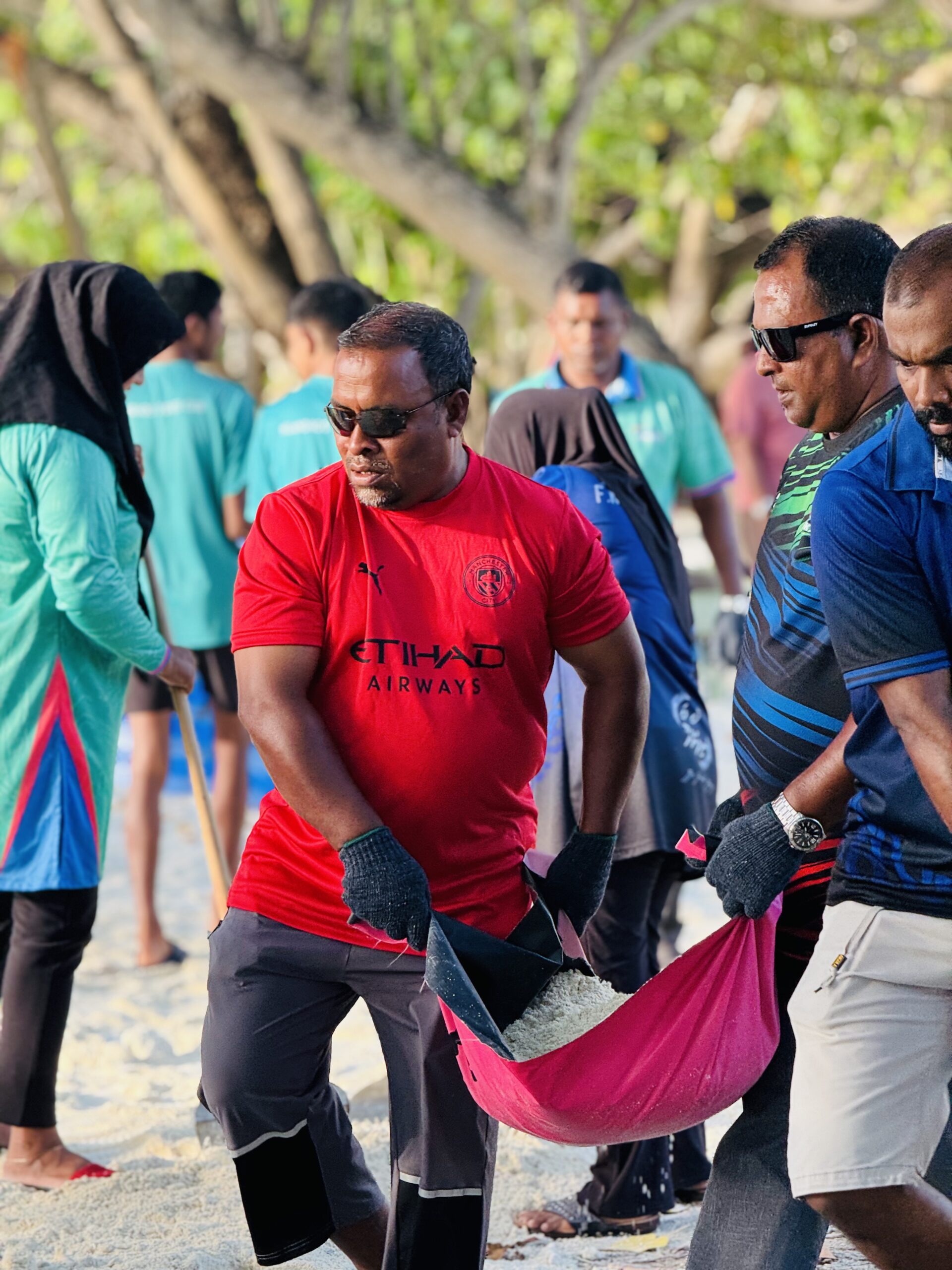 ނިލަންދޫ ރައްޔިތުންގެ މަސައްކަތް – މޫދަށް އެރޭ ސަރަހައްދުގައި ވެލި ފެތުރުން