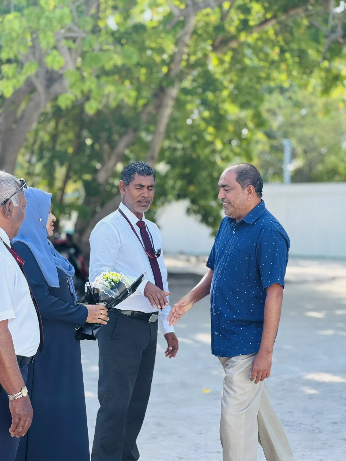 އަލަށް ހަމަޖެހުނު އިމާމު ޢަބްދުލްޤާދިރު މޫސާއަށް މަރުޙަބާ ދެންނެވުން.